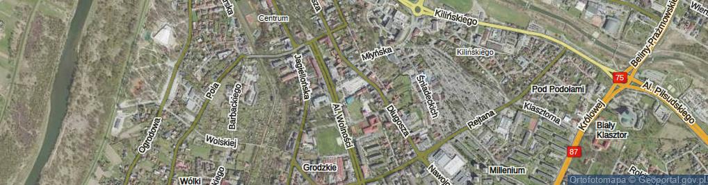 Zdjęcie satelitarne Plac Dąbrowskiego Henryka, gen. pl.